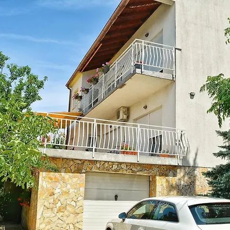 Apartman Mirta Apartment *